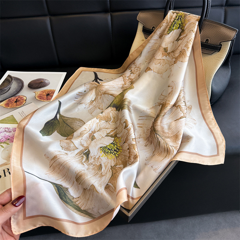 Sciarpa in Raso con Peonia Dip - Vintage Fashion Exhibition recensione e prezzo