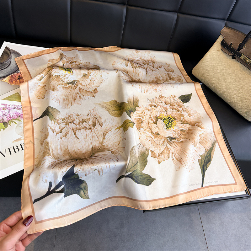 Sciarpa in Raso con Peonia Dip - Vintage Fashion Exhibition recensione e prezzo