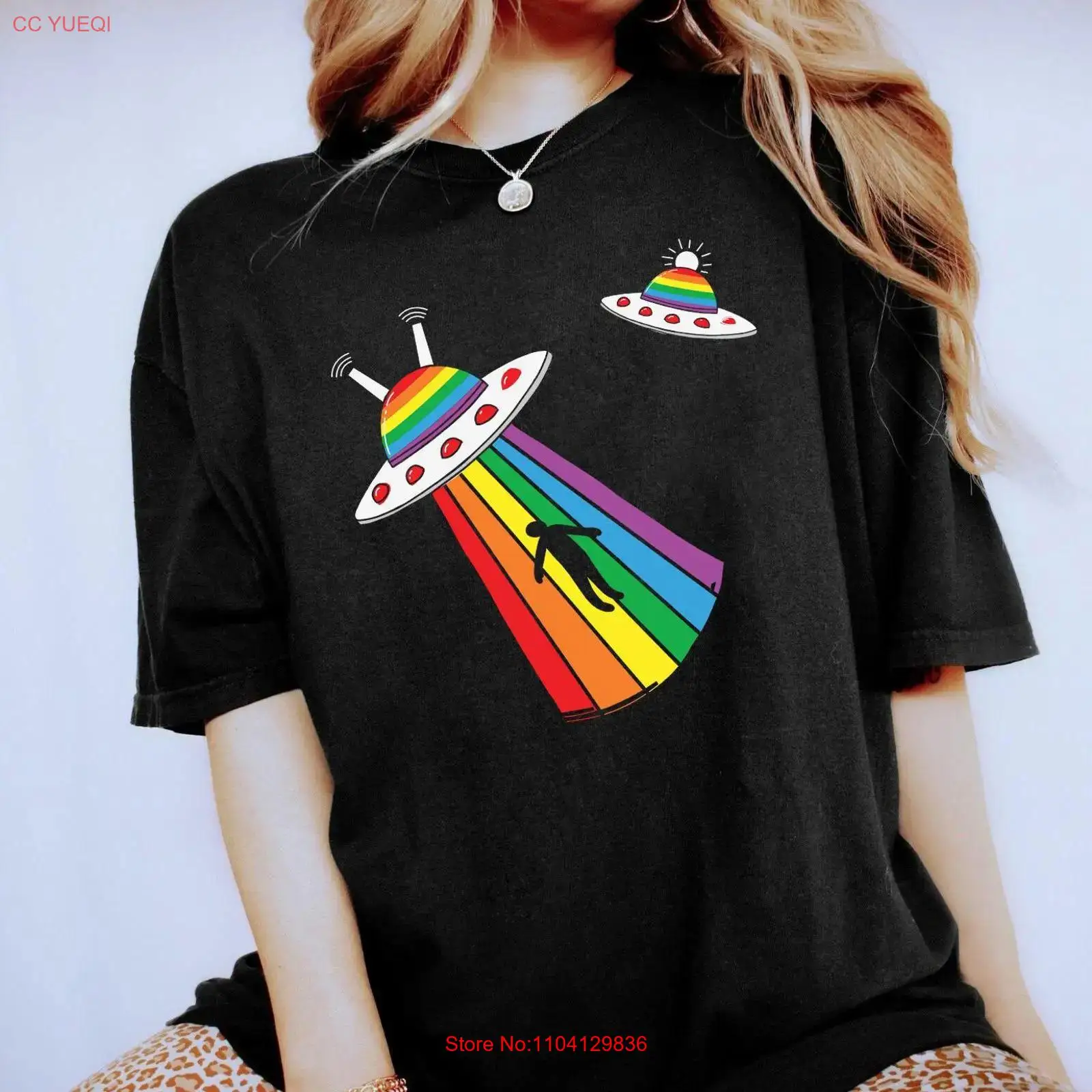 T-shirt LGBTQ Alien Pride UFO  - Vintage Queer Fashion recensione e prezzo